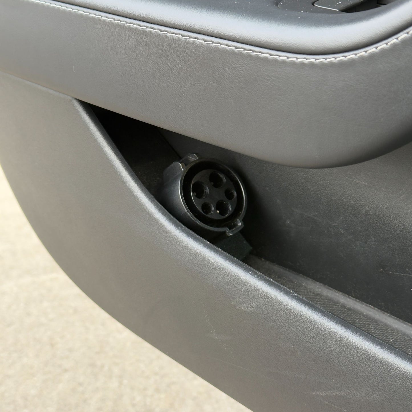 Door Dock for Tesla/J1772 Adapter (Model 3)